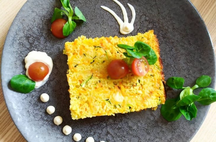 Torta de cenoura com abobrinha e cuscuz