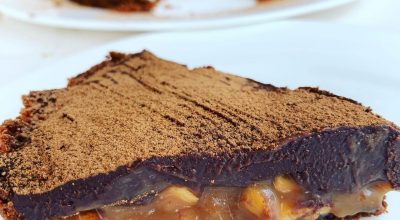 Torta de chocolate com caramelo de amêndoas