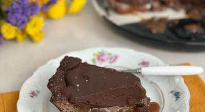 Torta de chocolate com caramelo salgado