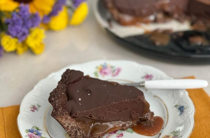 Torta de chocolate com caramelo salgado