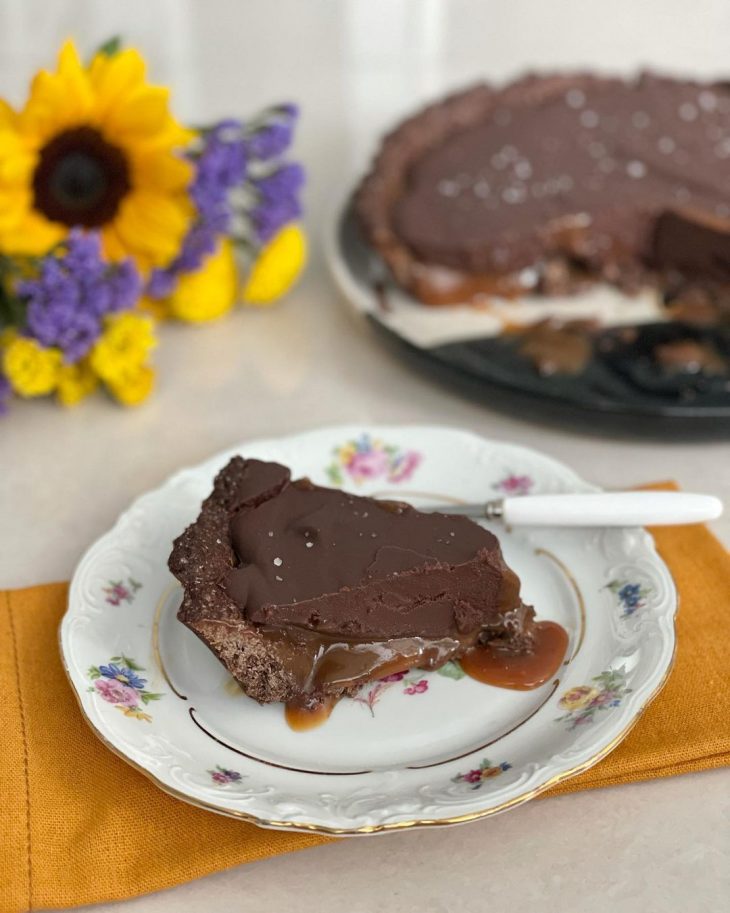 Torta de chocolate com caramelo salgado