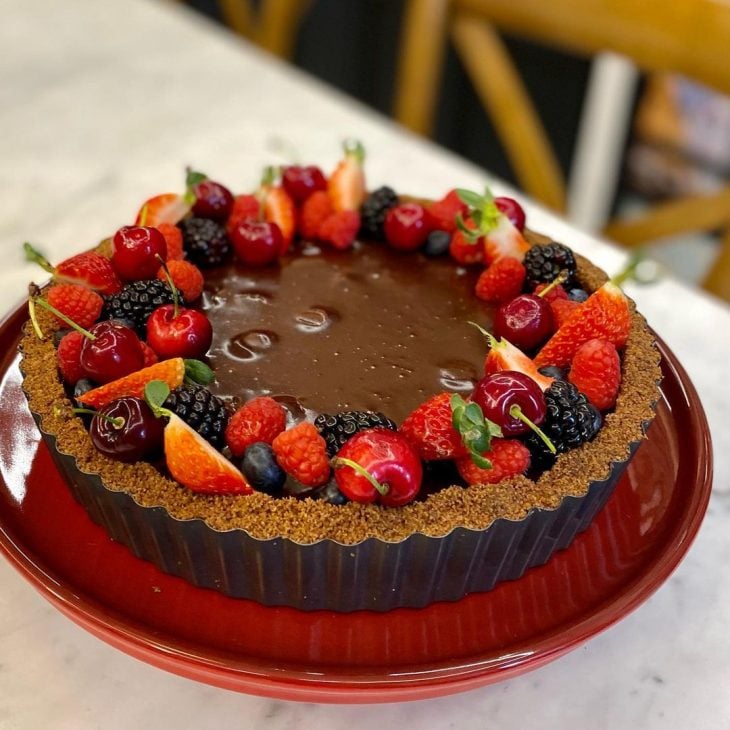 Torta de chocolate com cereja