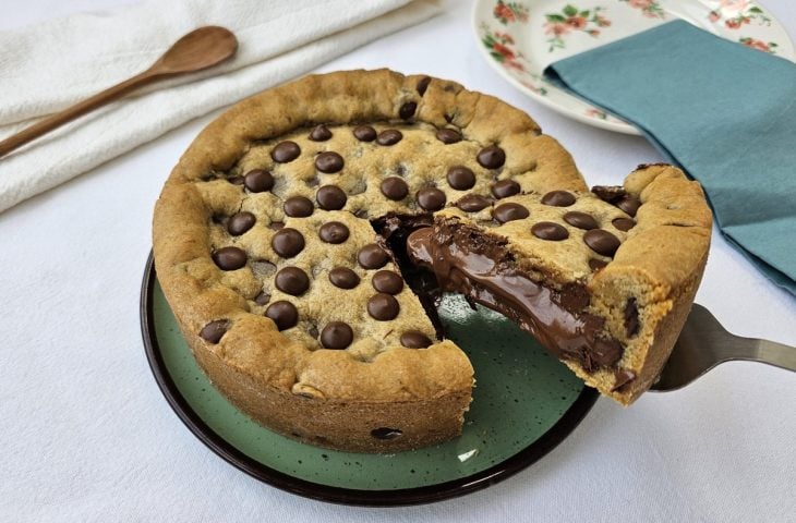 Torta de cookie com recheio de Nutella