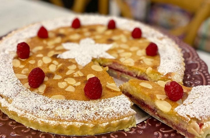 Torta de framboesa com creme de amêndoas