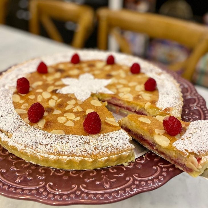 Torta de framboesa com creme de amêndoas