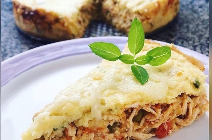 Torta de frango com massa de batata