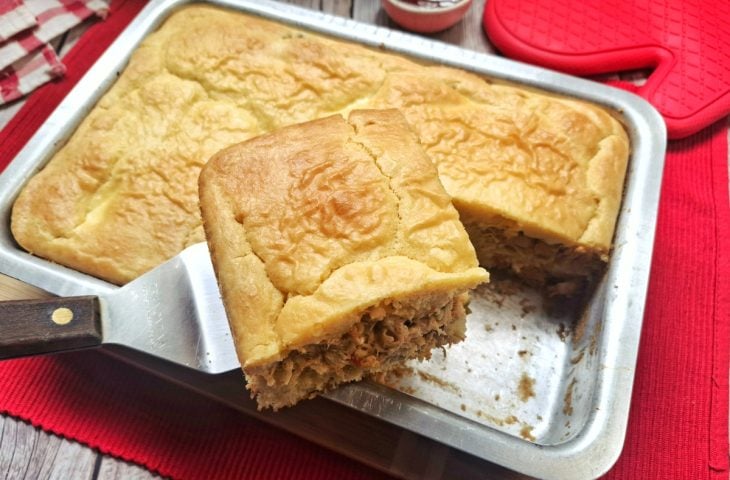 Torta de frango de liquidificador com cebola