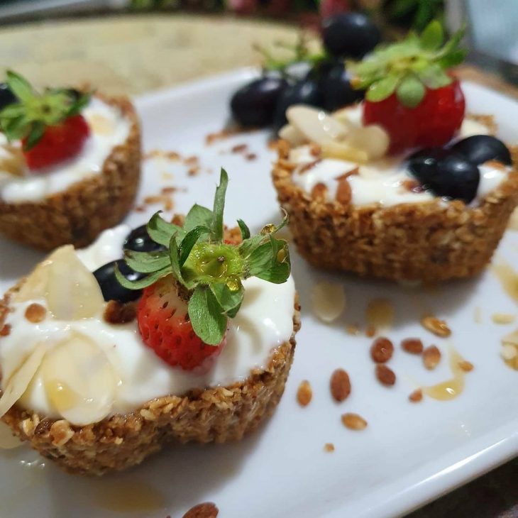 Tortinhas de granola e frutas