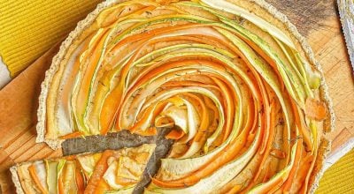 Torta de grão-de-bico com legumes