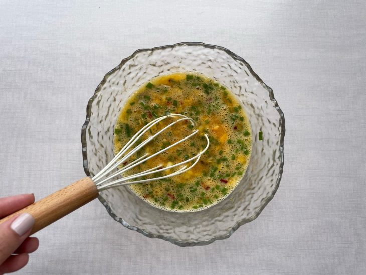 Óleo, leite e sal misturados até ficar homogêneo.