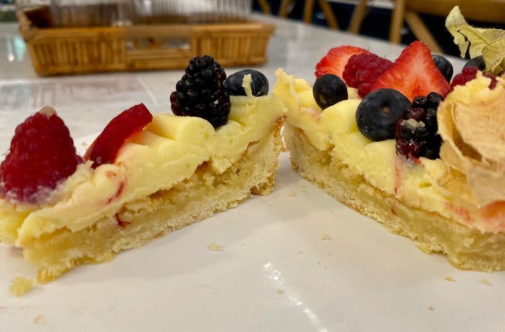 Torta de limão com creme de amêndoas