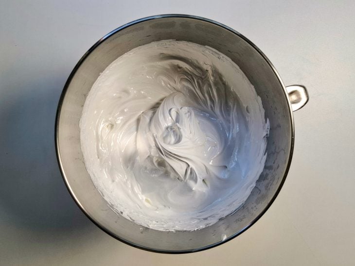 merengue suíço batido finalizado.