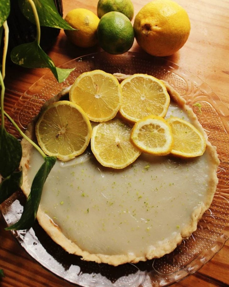 Torta de limão com doce de leite vegano