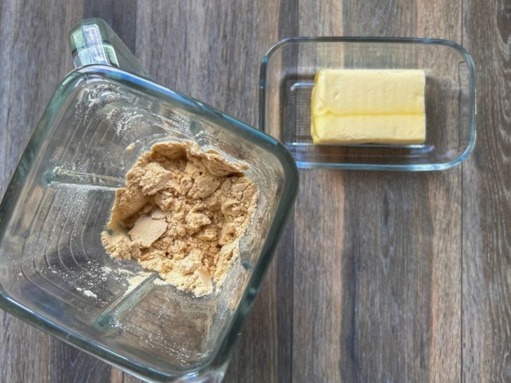 Manteiga para adicionar no liquidificador e bater junto a bolacha.