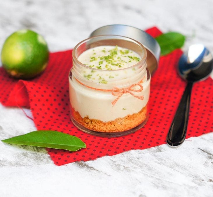 Torta de limão saudável no pote