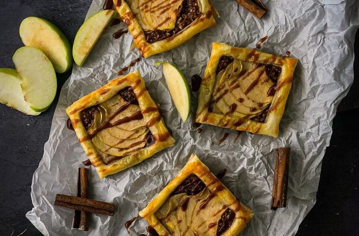 Torta de maçã com castanhas e caramelo salgado