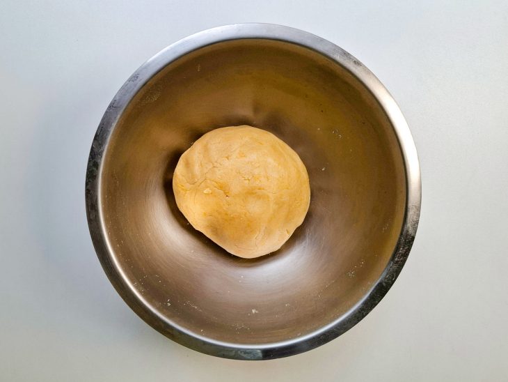 Massa sendo pronta, descansando.