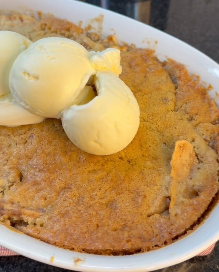 Torta de maçã com sorvete