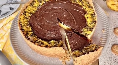 Torta de maracujá com chocolate simples