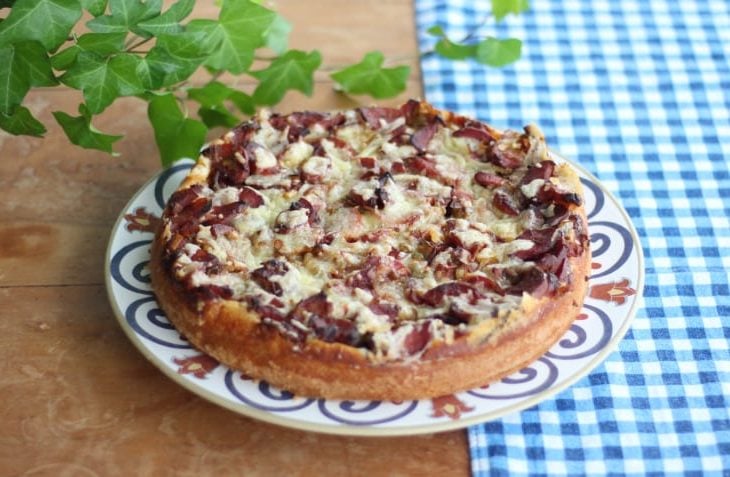 Torta de massa de arroz com calabresa