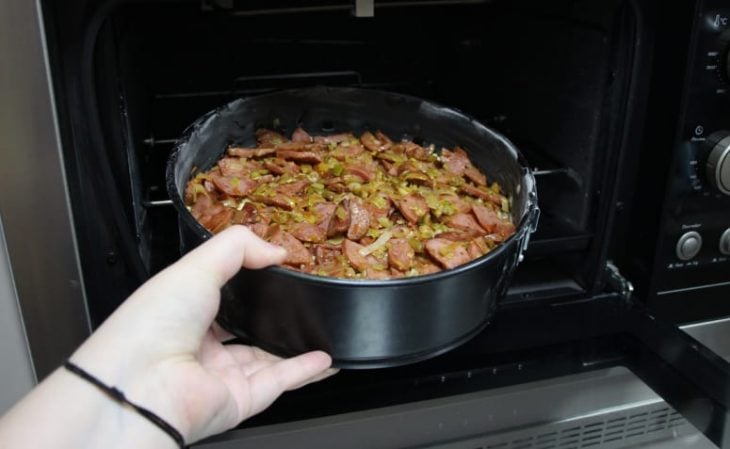 Torta de massa de arroz com calabresa - Passo a Passo