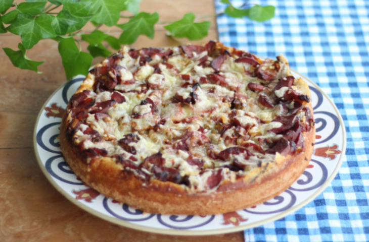 Torta de massa de arroz com calabresa