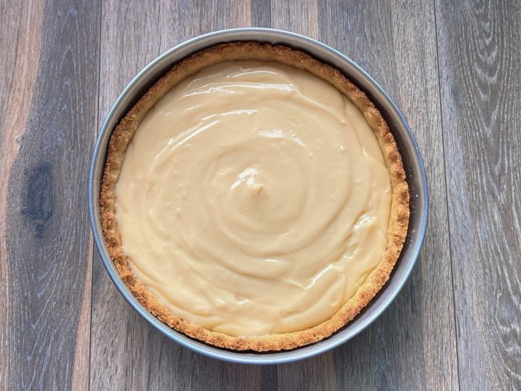 massa de torta recheada com creme de confeiteiro