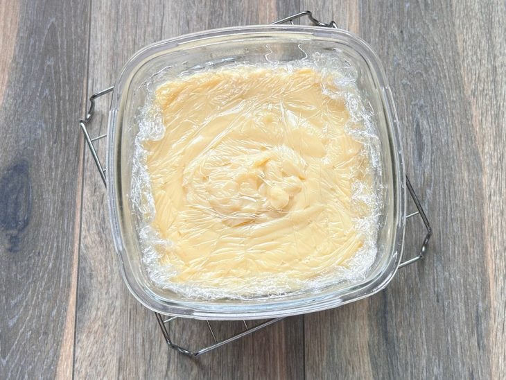 recheio de torta em um recipiente