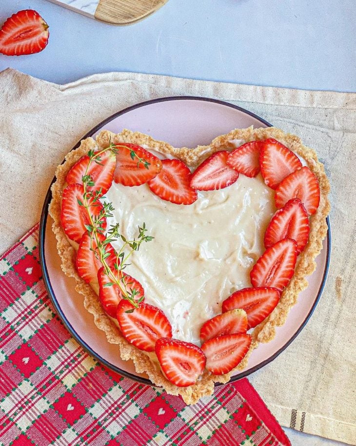 Torta de morango e creme vegana