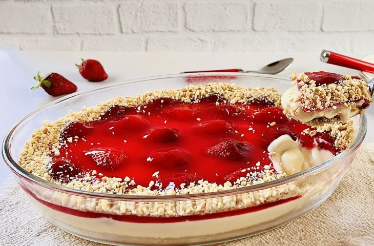 Torta de morango fácil e rápida