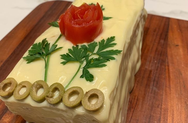 Torta de pão de atum com maionese