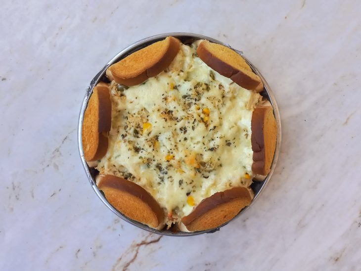Torta de pão assada.