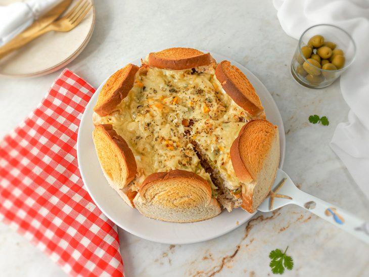 Torta de pão de forma pronta para consumo.
