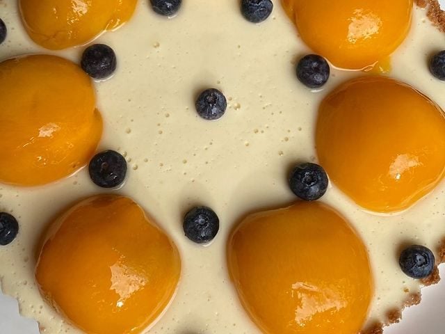 Torta de pêssego com bolacha champagne