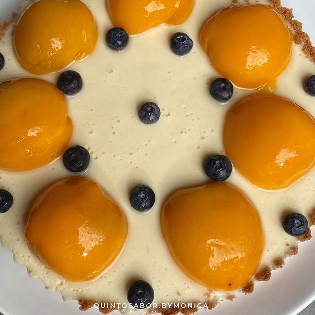 Torta de pêssego com bolacha champagne