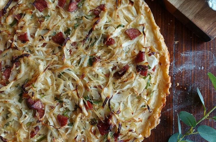 Torta de repolho com calabresa