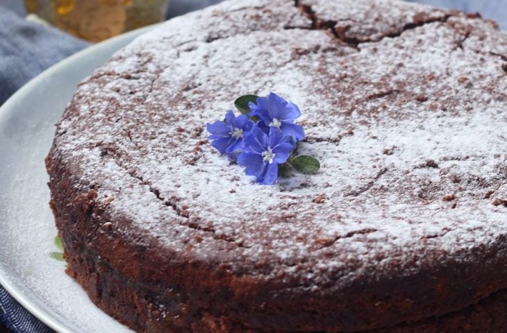 Torta de ricota com cacau e geleia de laranja