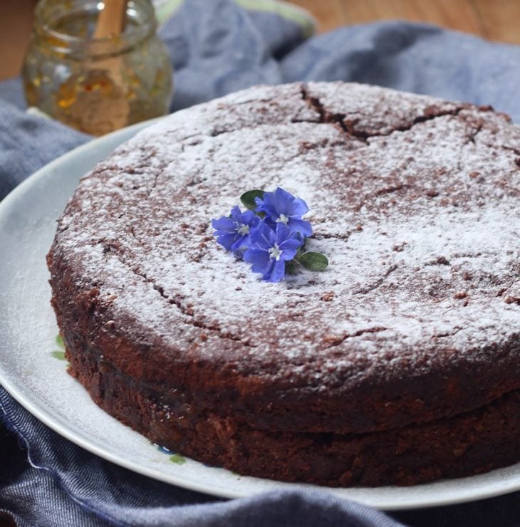 Torta de ricota com cacau e geleia de laranja