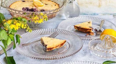 Torta de ricota com raspas de limão siciliano e mirtilos