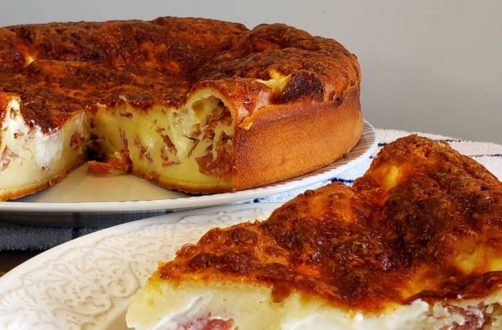 Torta de salame com requeijão