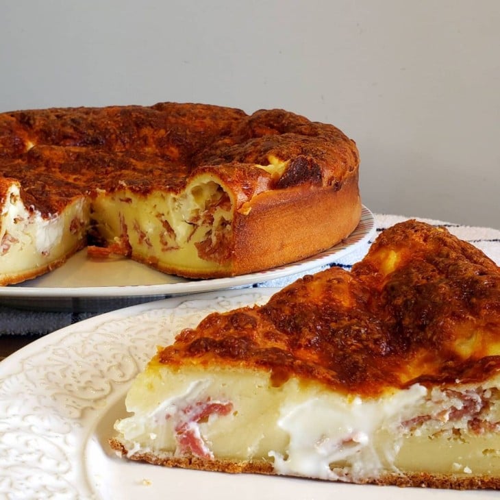 Torta de salame com requeijão