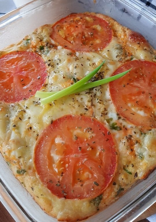 Torta de tapioca com frango e cenoura