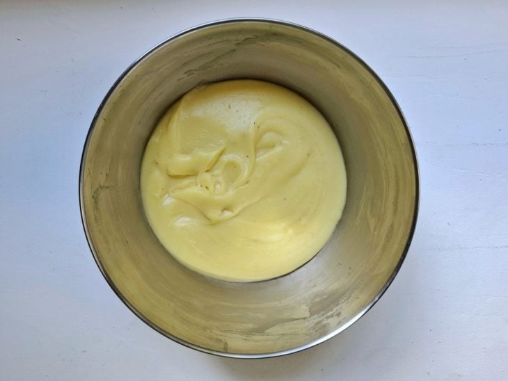 Uma tigela com purê de batata.