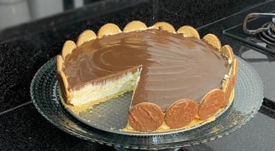 Torta holandesa com creme de chocolate branco