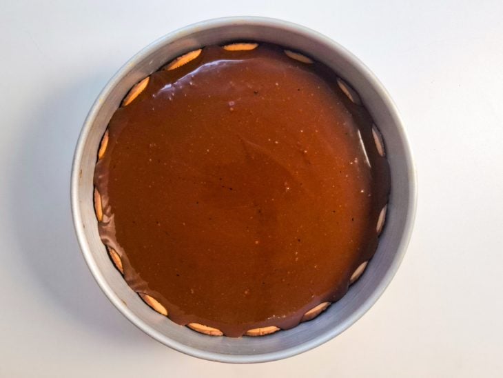 Ganache despejada na forma.