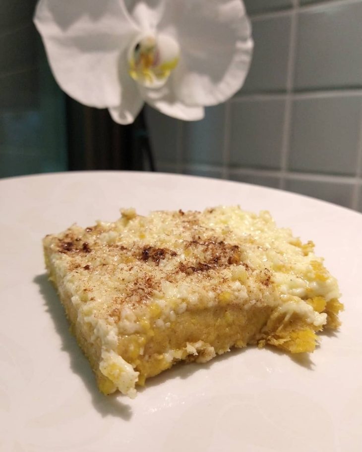 Torta integral de banana-da-terra com queijo