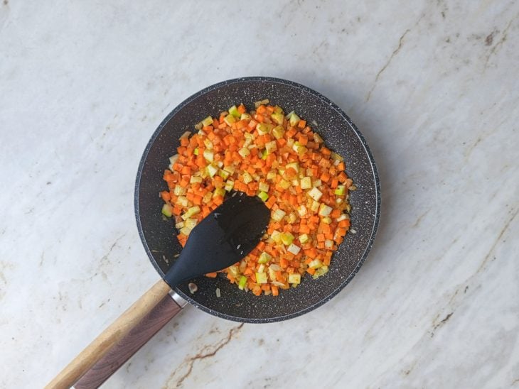 Ingredientes e temperos adicionados.