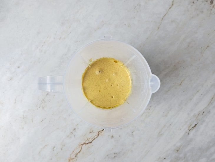 Ingredientes da massa no liquidificador.