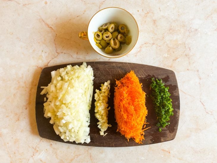 cebola, alho, cebolinha e cenoura picados