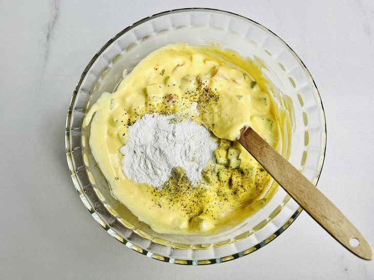 Fermento em pó adicionado a tigela.